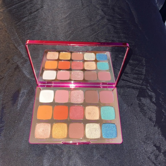 Tarte Young, Wild & Cruelty Free Eyeshadow Palette - Picture 4 of 6
